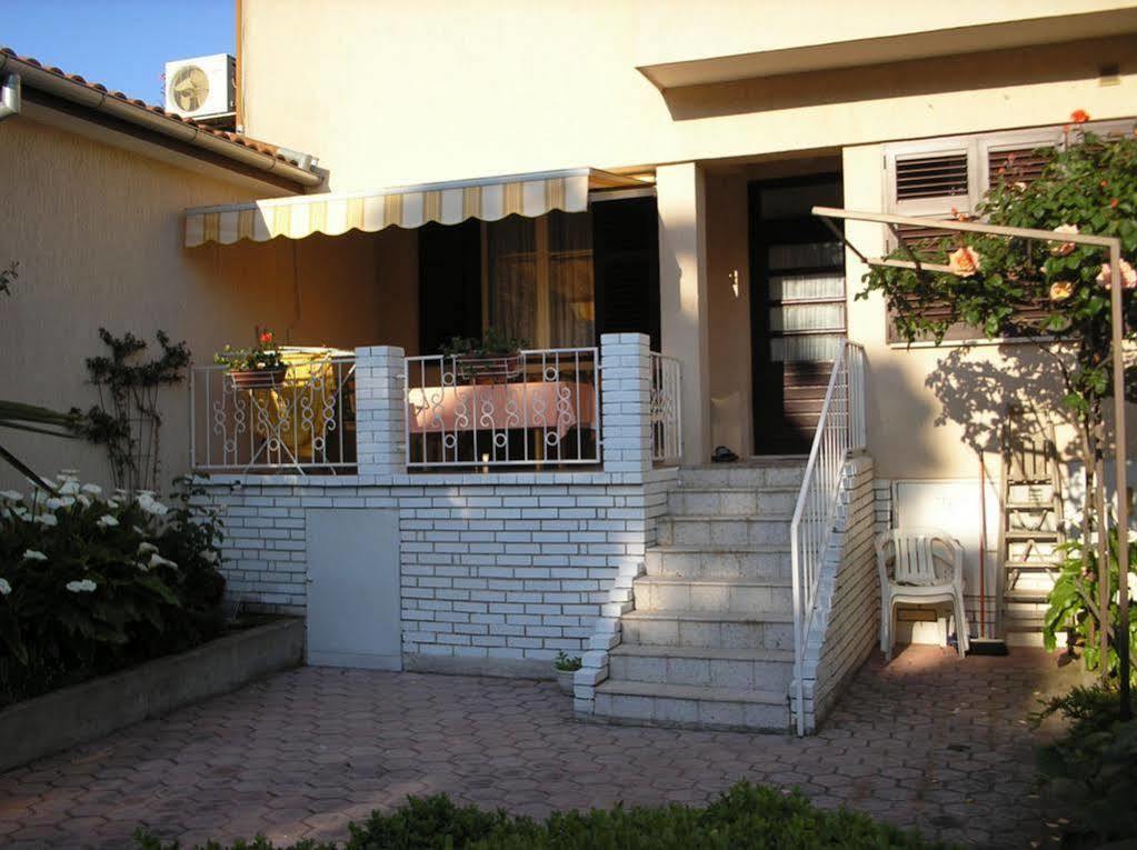 Guest House Aurora Rovinj Exterior photo